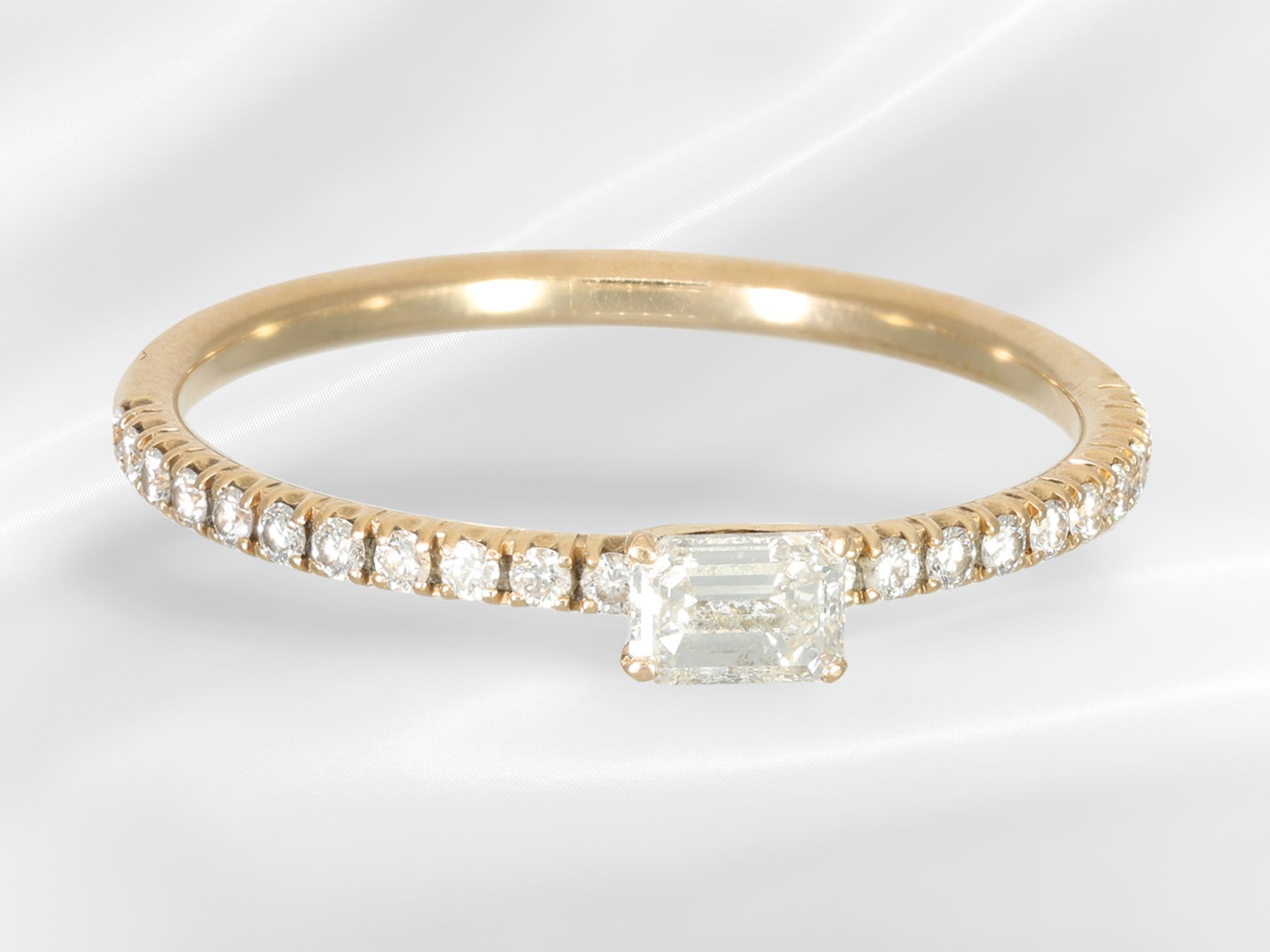 Ring: zierlicher Cartier Diamantring, Full-Set mit Box, Etui und sämtlichem Zubehör - Bild 5 aus 5
