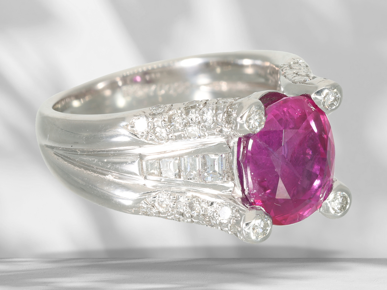 Ring: extremely valuable ruby/diamond ring, platinum, certified ruby of 4.77ct, GIA - Image 6 of 7