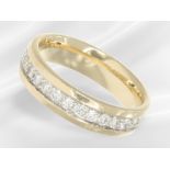 Ring: 14K gold jewellery ring with surrounding brilliant-cut diamonds, approx. 1.09ct