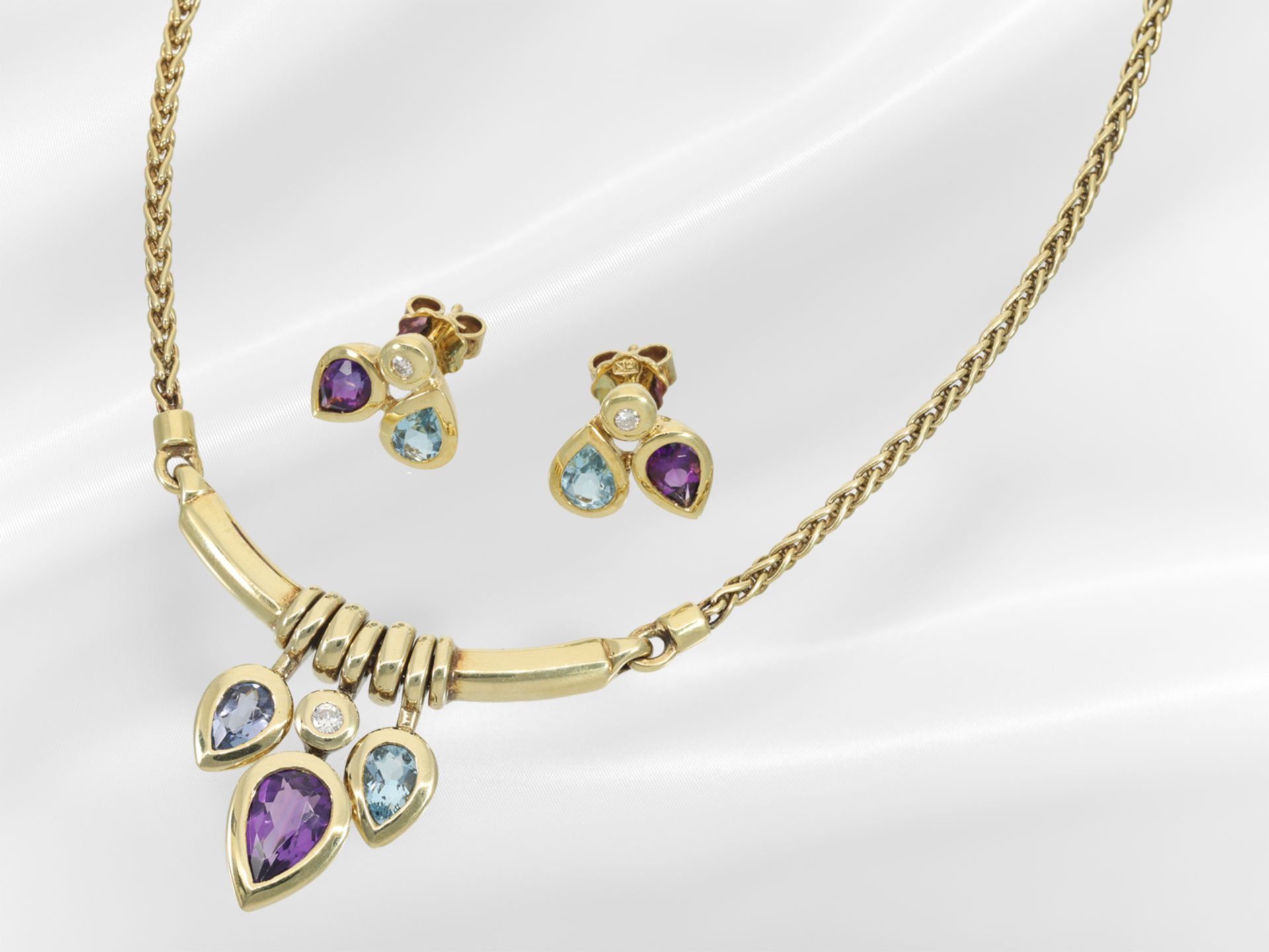 Necklace/earrings: vintage centrepiece necklace with coloured stones and brilliant-cut diamonds, mat