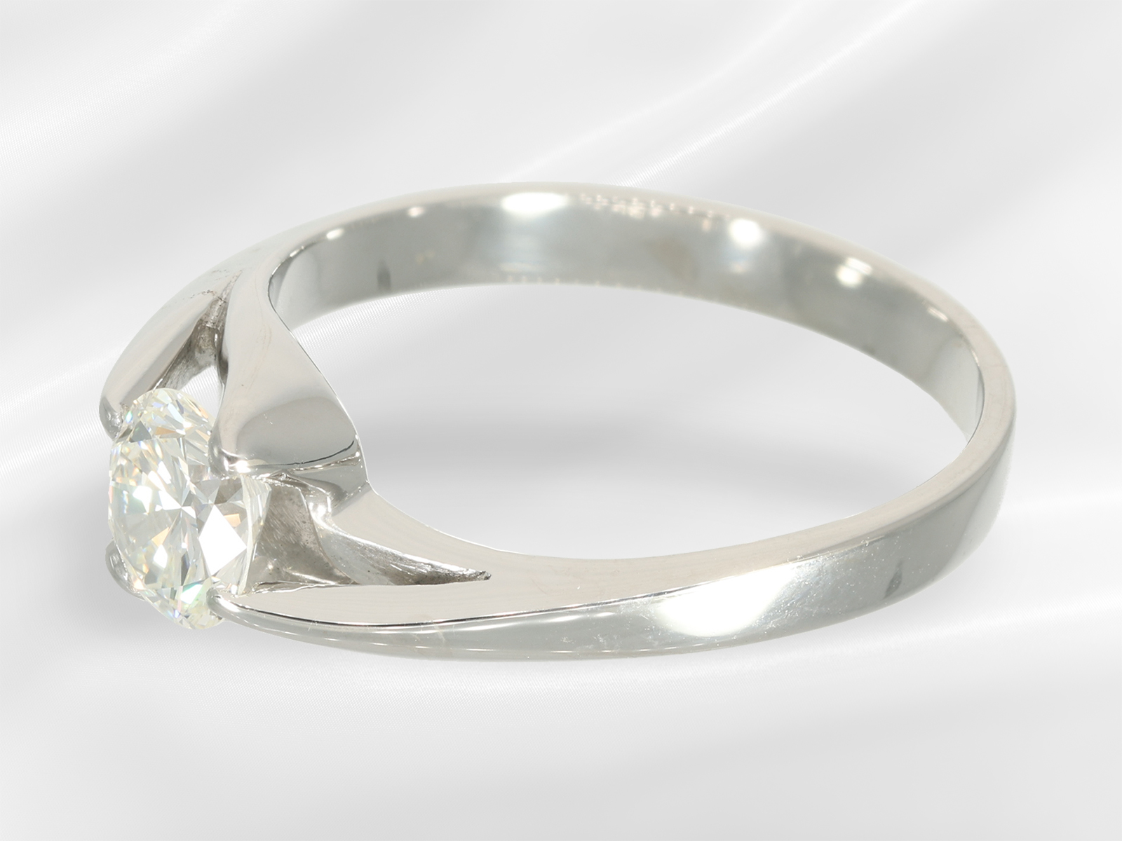 Ring: high-quality solitaire ring from Wempe, brilliant-cut diamond in top quality, flawless, 0.75ct - Image 2 of 4