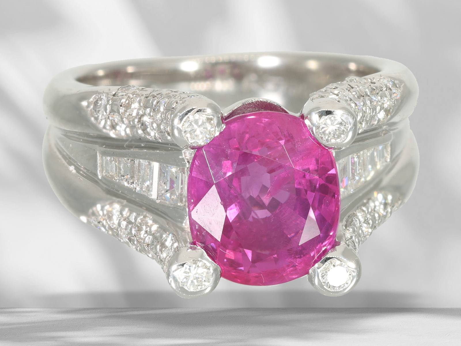 Ring: extremely valuable ruby/diamond ring, platinum, certified ruby of 4.77ct, GIA - Image 4 of 7