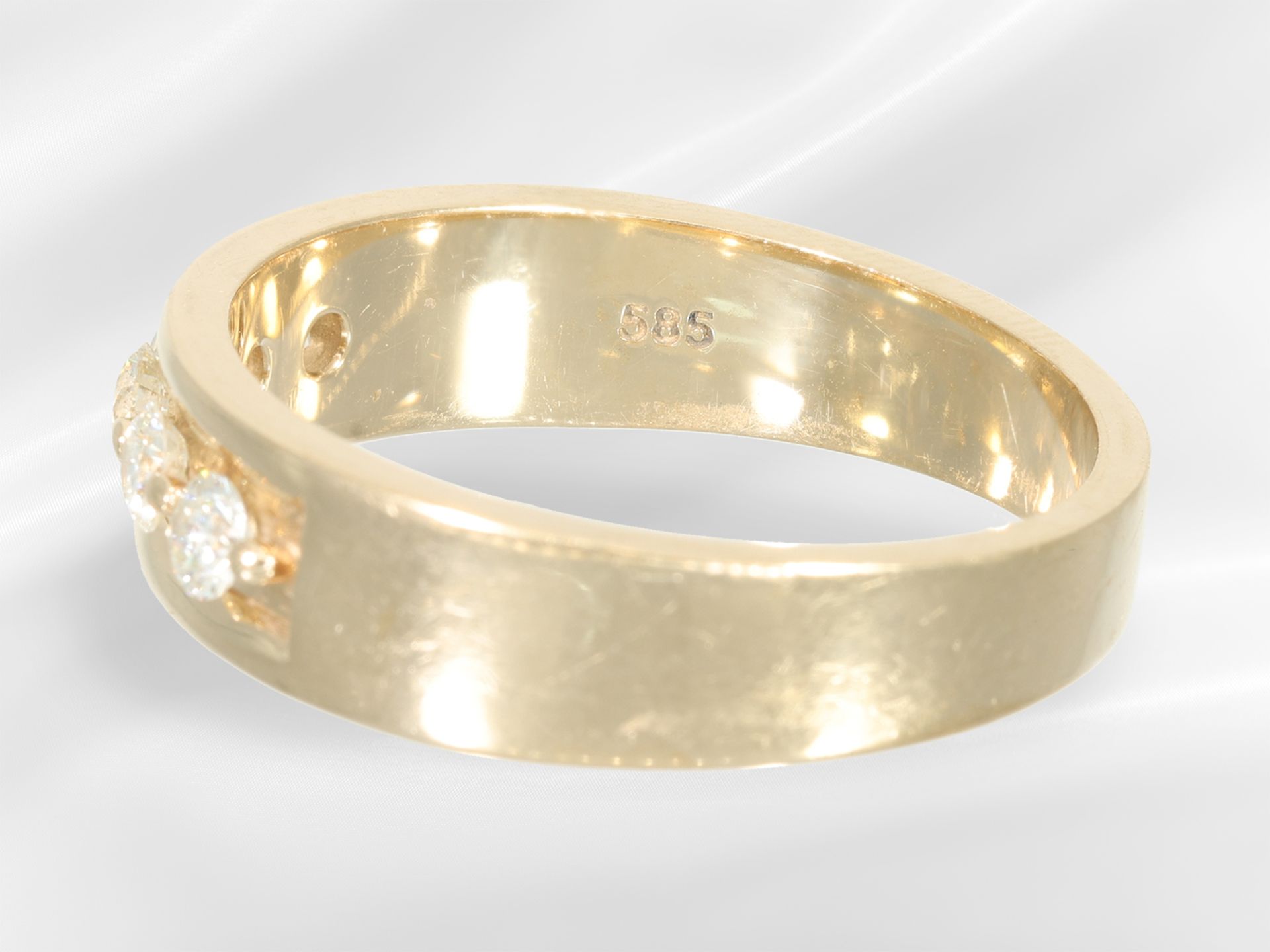 Ring: hochwertiger, modern gearbeiteter Herrenring mit Brillanten oberer Qualität, ca. 0,55ct - Bild 4 aus 4