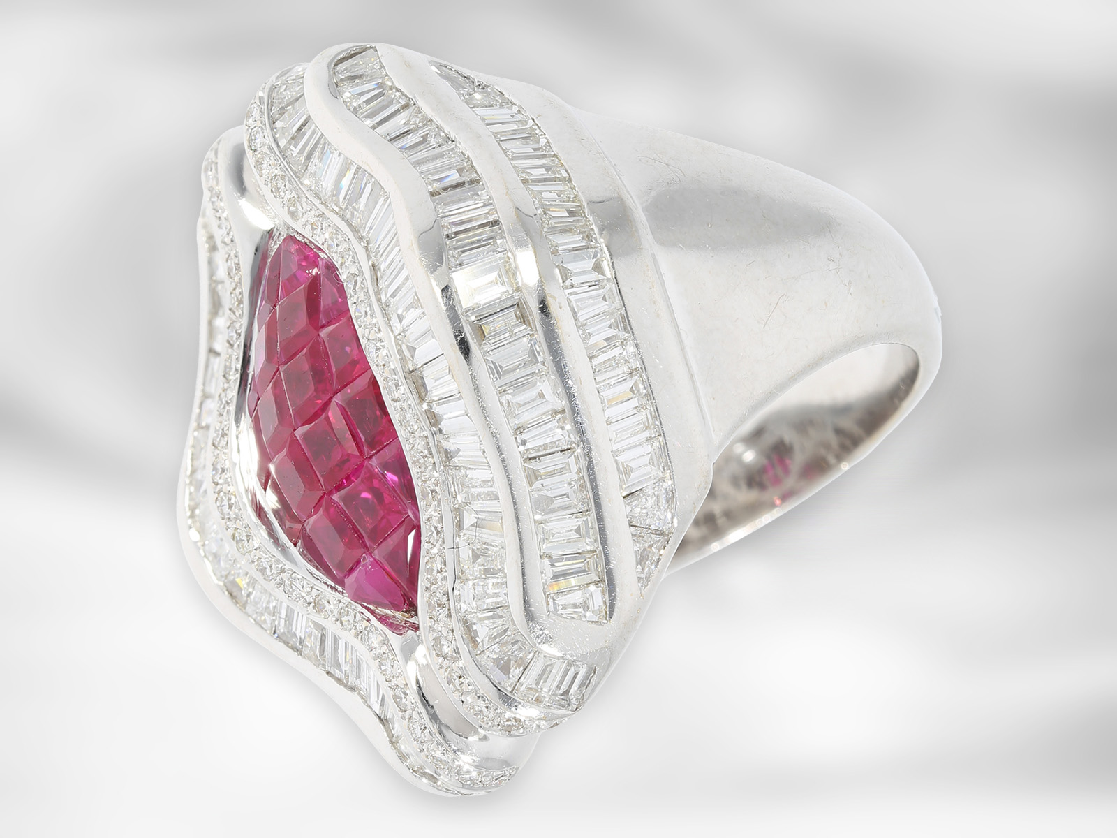 Ring: extravagant luxurious diamond/ruby ring, total approx. 5.49ct, 18K white gold, sophisticated g - Image 8 of 8