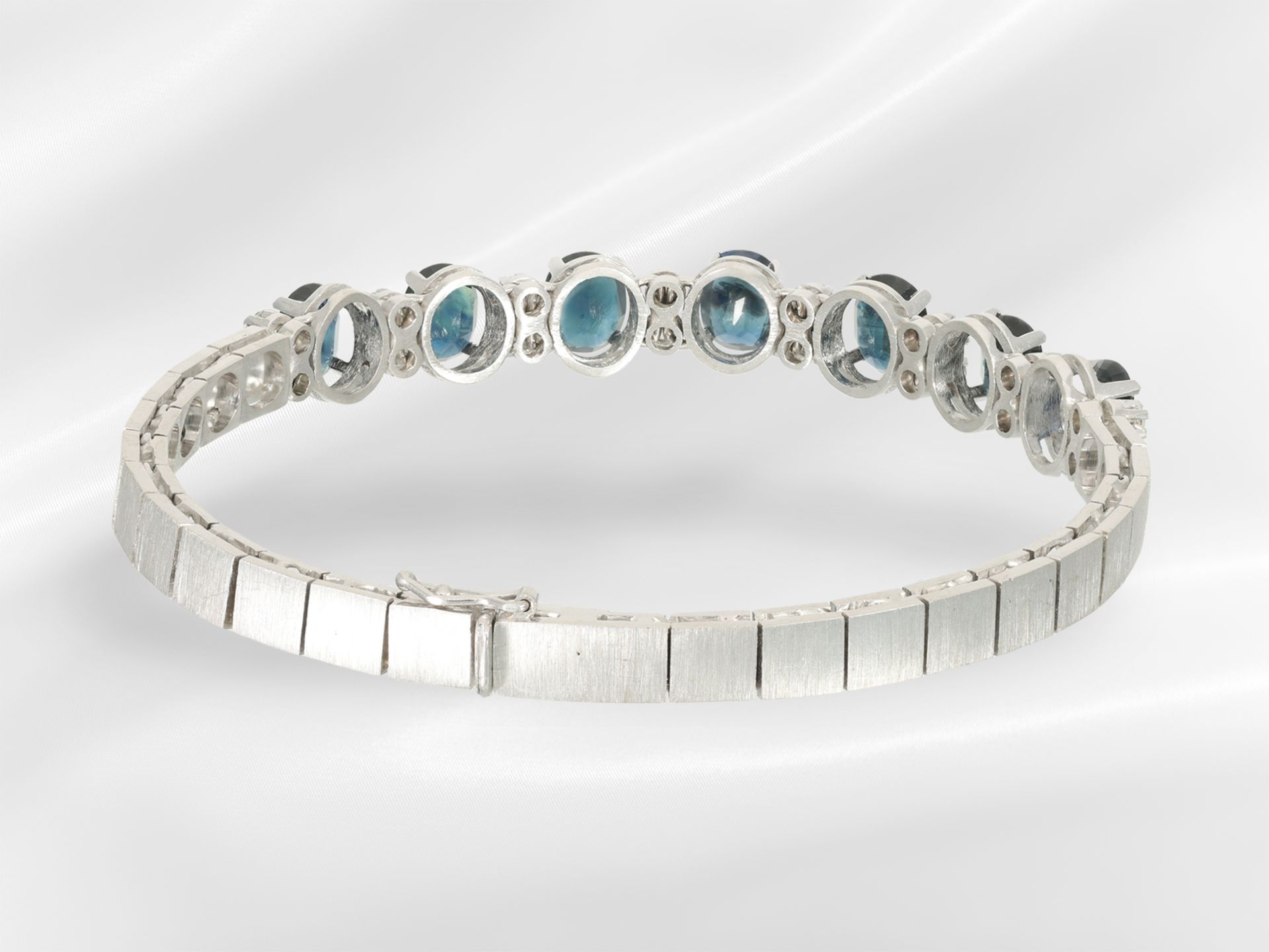 Bracelet: decorative vintage sapphire/diamond bracelet, 18K white gold - Image 5 of 5