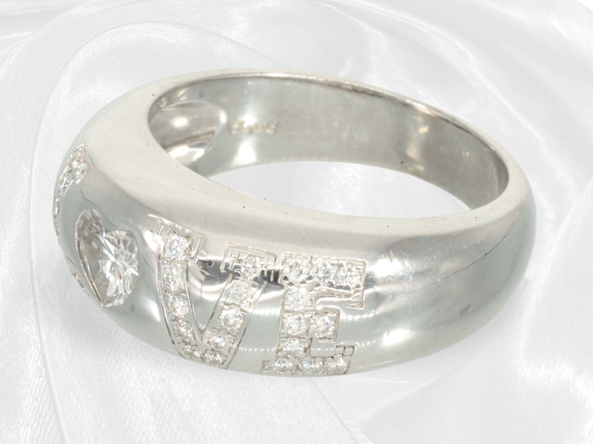 Ring: Hochwertiger Designer-Weißgoldring "Love" mit Brillanten, signiert Chopard, incl. Zertifikat,1 - Bild 4 aus 4