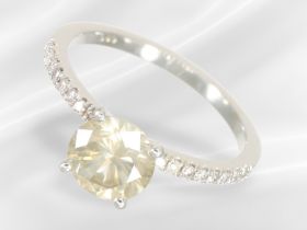 Ring: weißgoldener Solitär/Brillantring, fancy Brillant von ca. 1,62ct, inkl. Zertifikat aus 2023