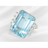 Ring: Aquamarine ring of outstanding quality, "Santa Maria blue", 31ct
