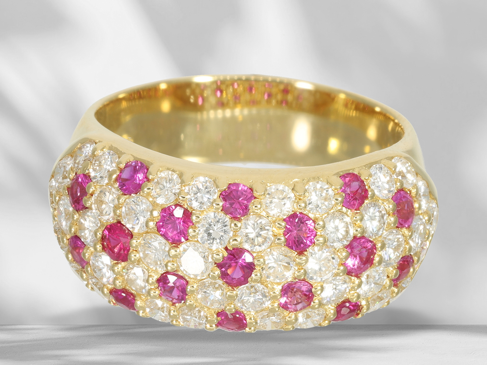 Ring: modern, like new cocktail ring with rubies and brilliant-cut diamonds - Image 3 of 5
