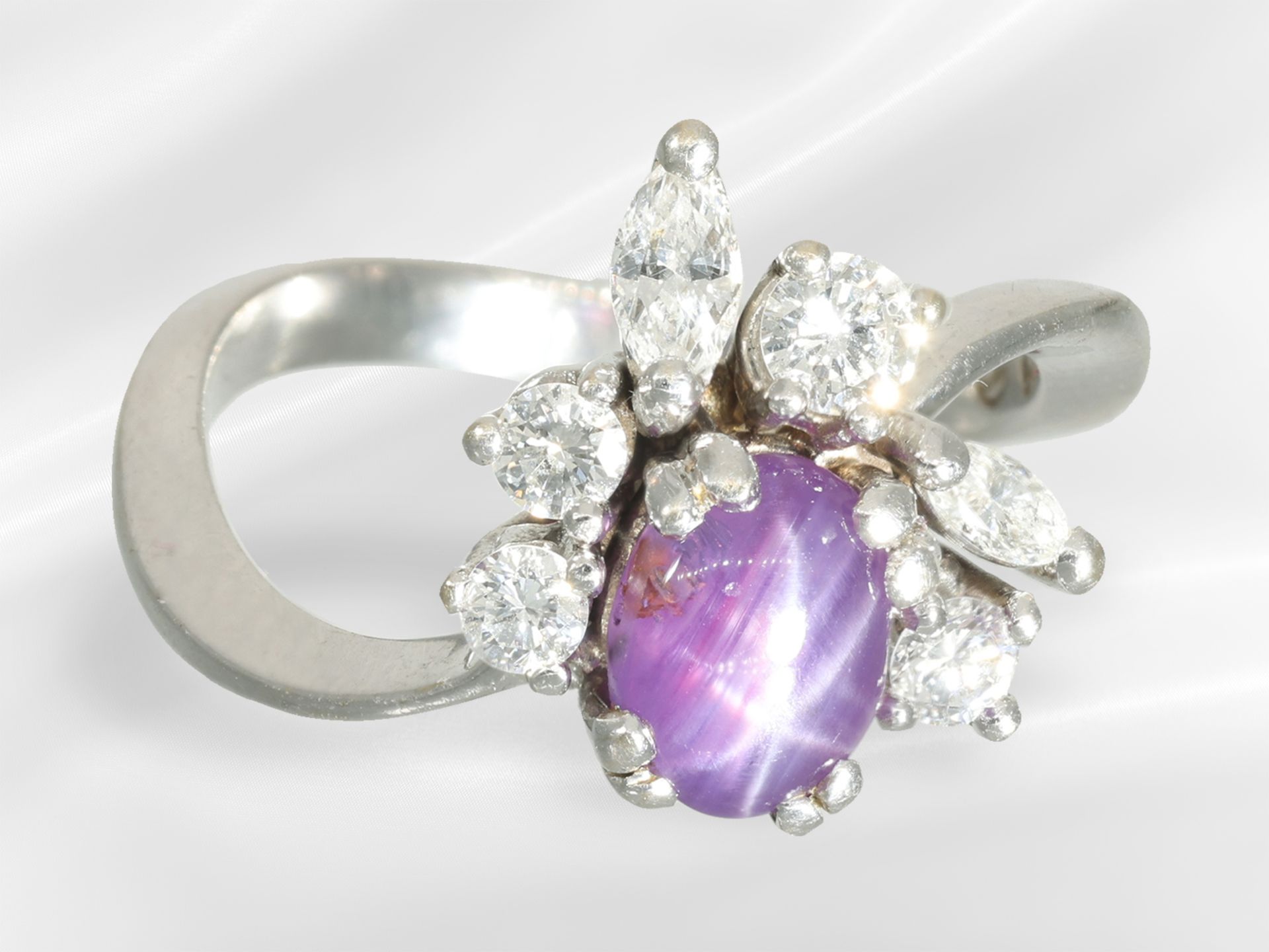 Ring: solider Goldschmiedering mit Sternrubin und feinen Diamanten/Brillanten - Bild 2 aus 4
