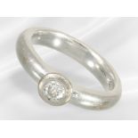 Ring: moderner und solider Brillantring aus dem Hause Quinn, 0,24ct