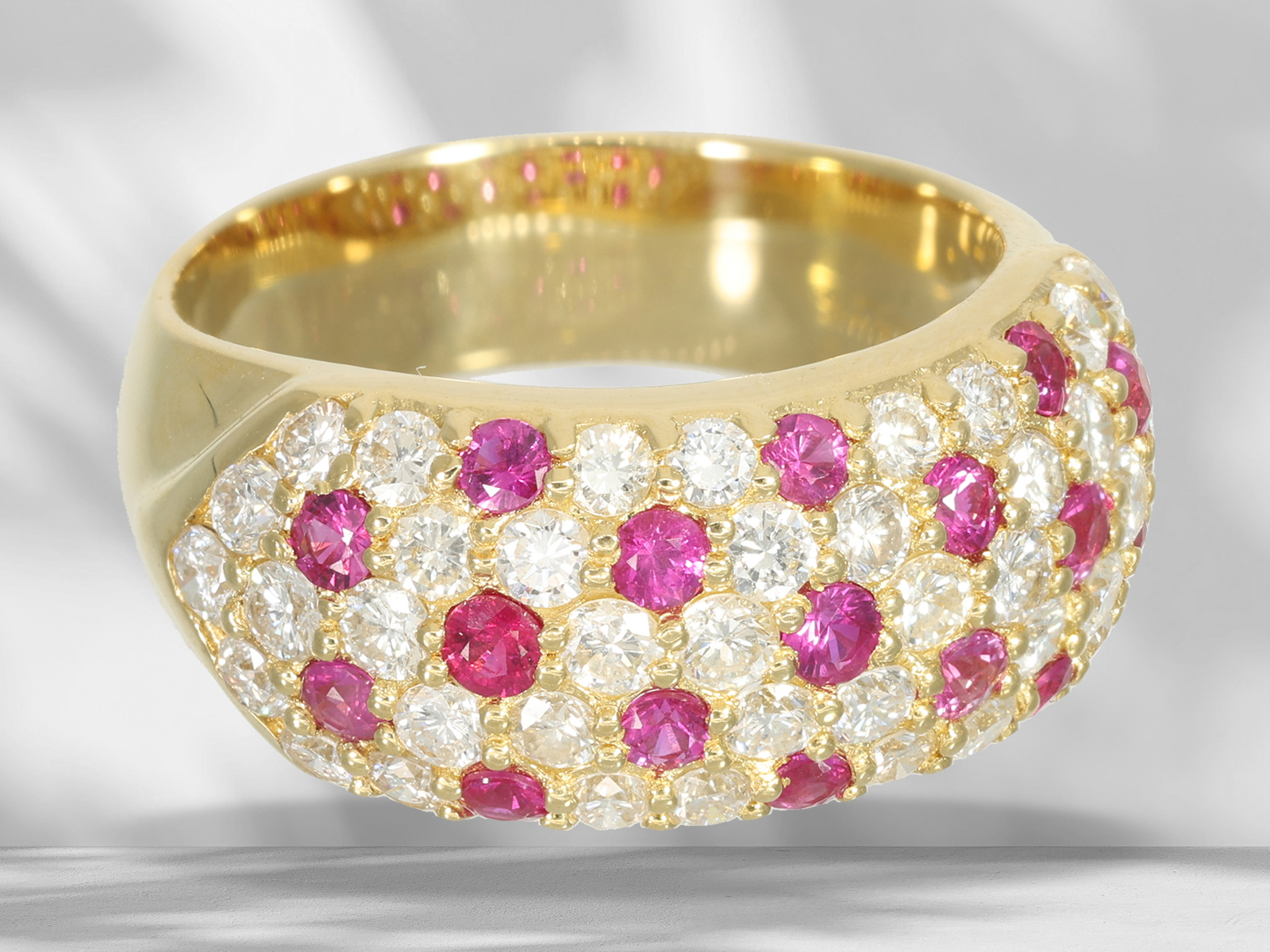 Ring: modern, like new cocktail ring with rubies and brilliant-cut diamonds - Image 4 of 5
