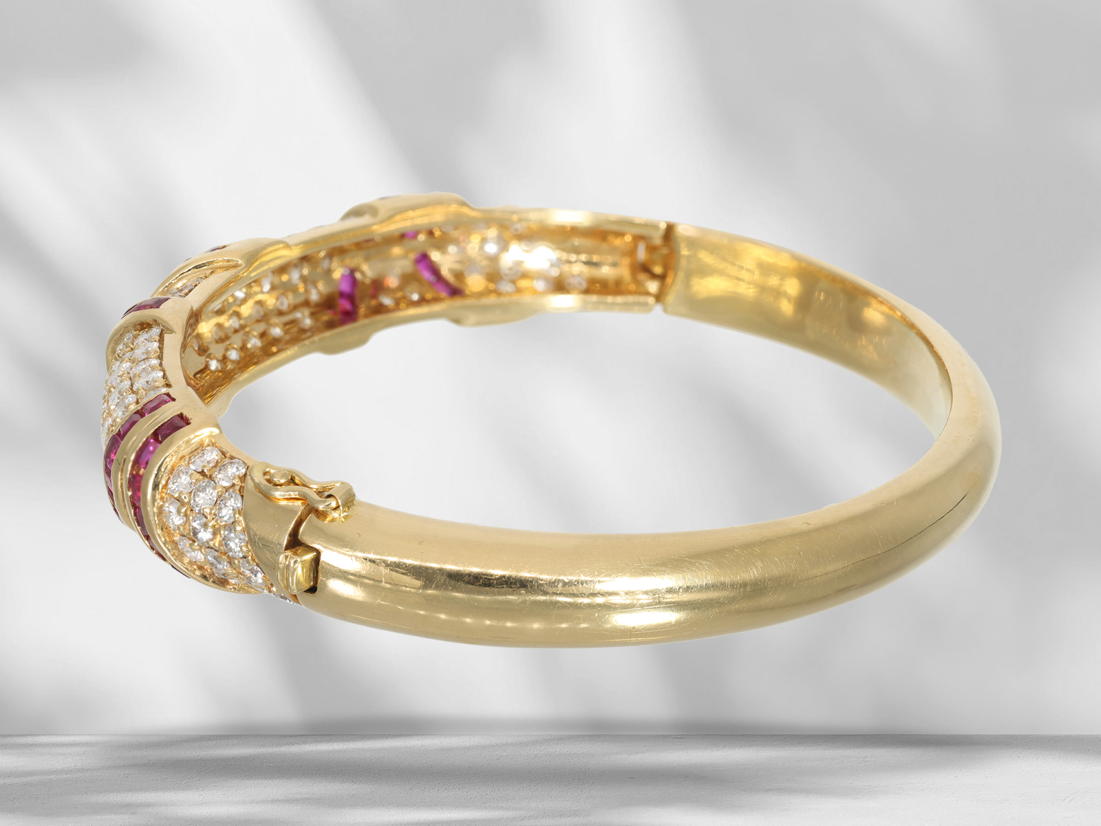 High-quality designer bangle with beautiful brilliant-cut diamonds and rubies, approx. 3.42ct, 18k g - Image 4 of 4