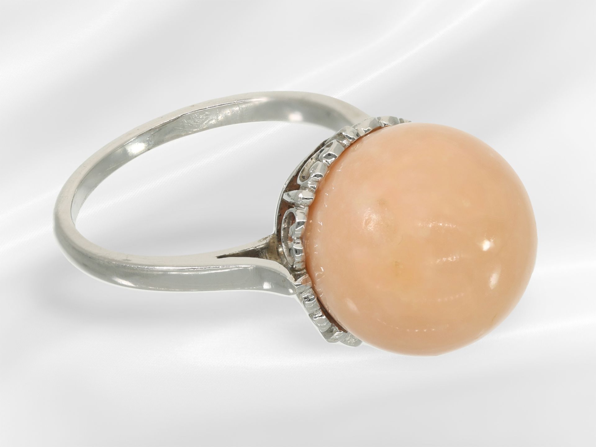 Ring: antique French platinum ring with extremely rare natural pearl "Melo Melo" - Image 2 of 3