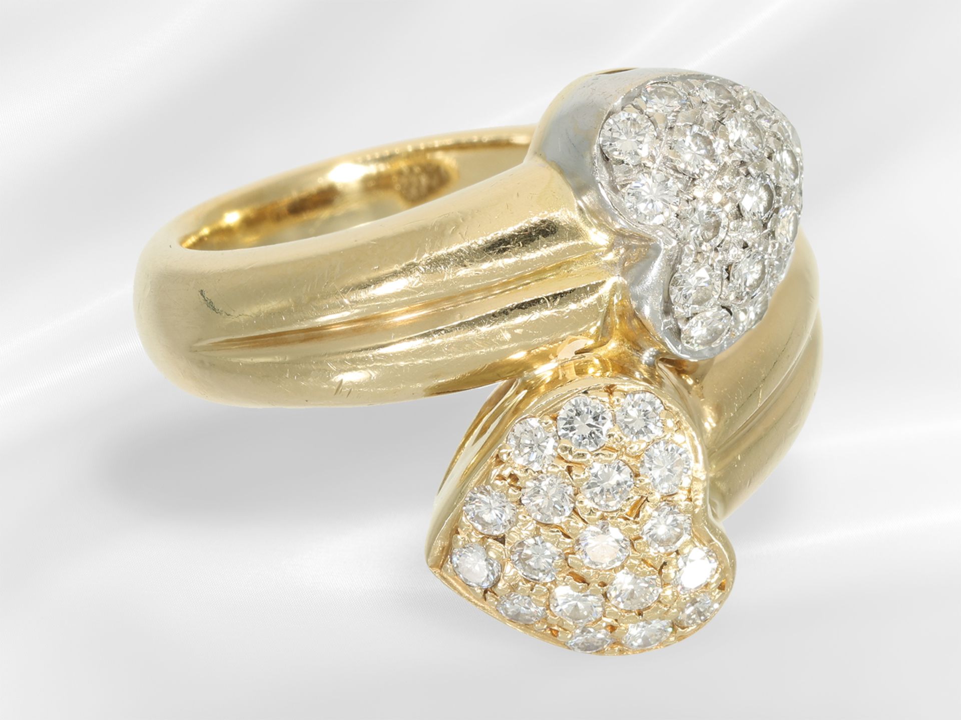 Ring: Ausgefallener vintage Brillant-Goldschmiedering im Overcross-Design, 2 Herzen - Bild 3 aus 4