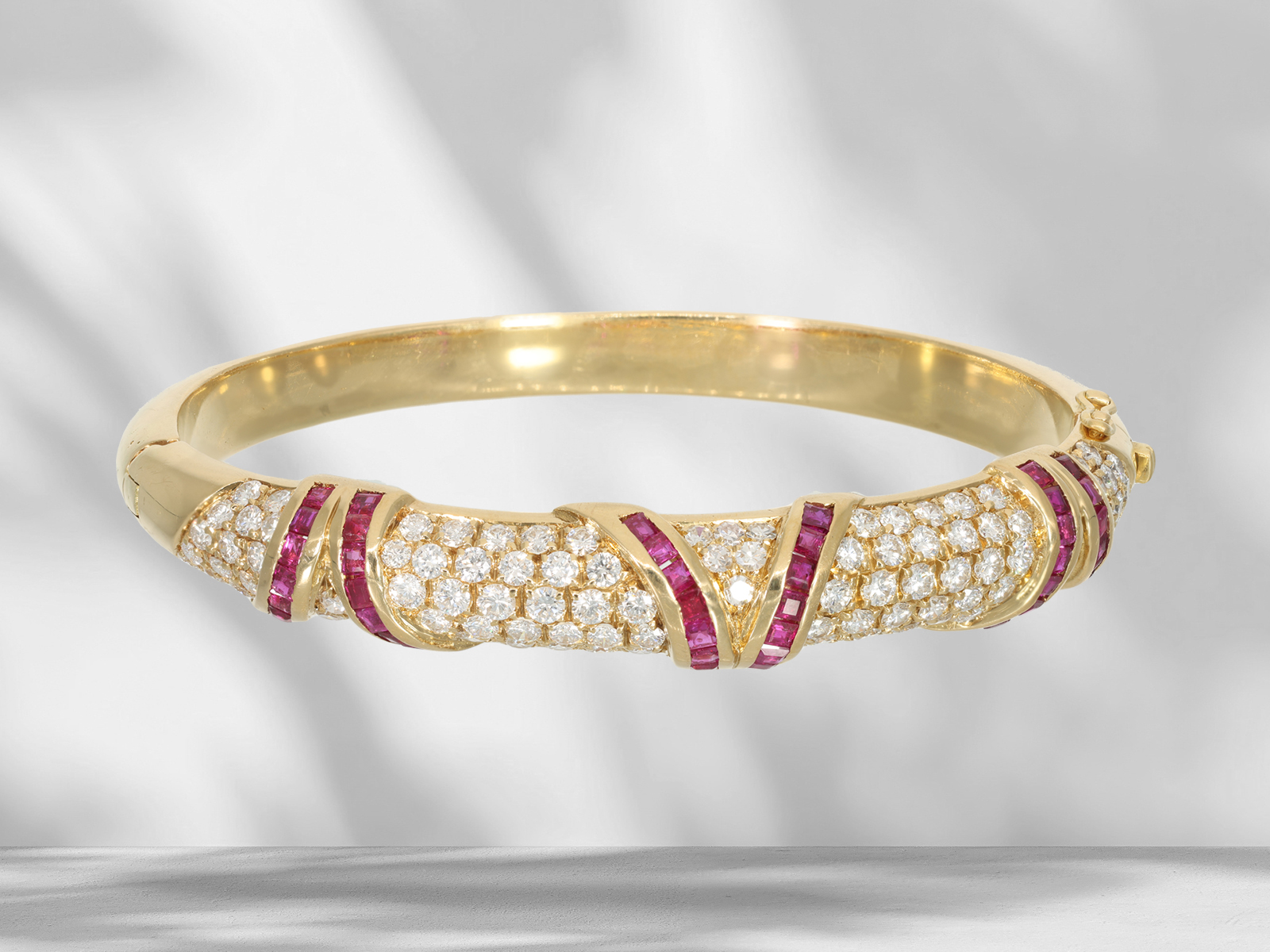 High-quality designer bangle with beautiful brilliant-cut diamonds and rubies, approx. 3.42ct, 18k g - Image 2 of 4