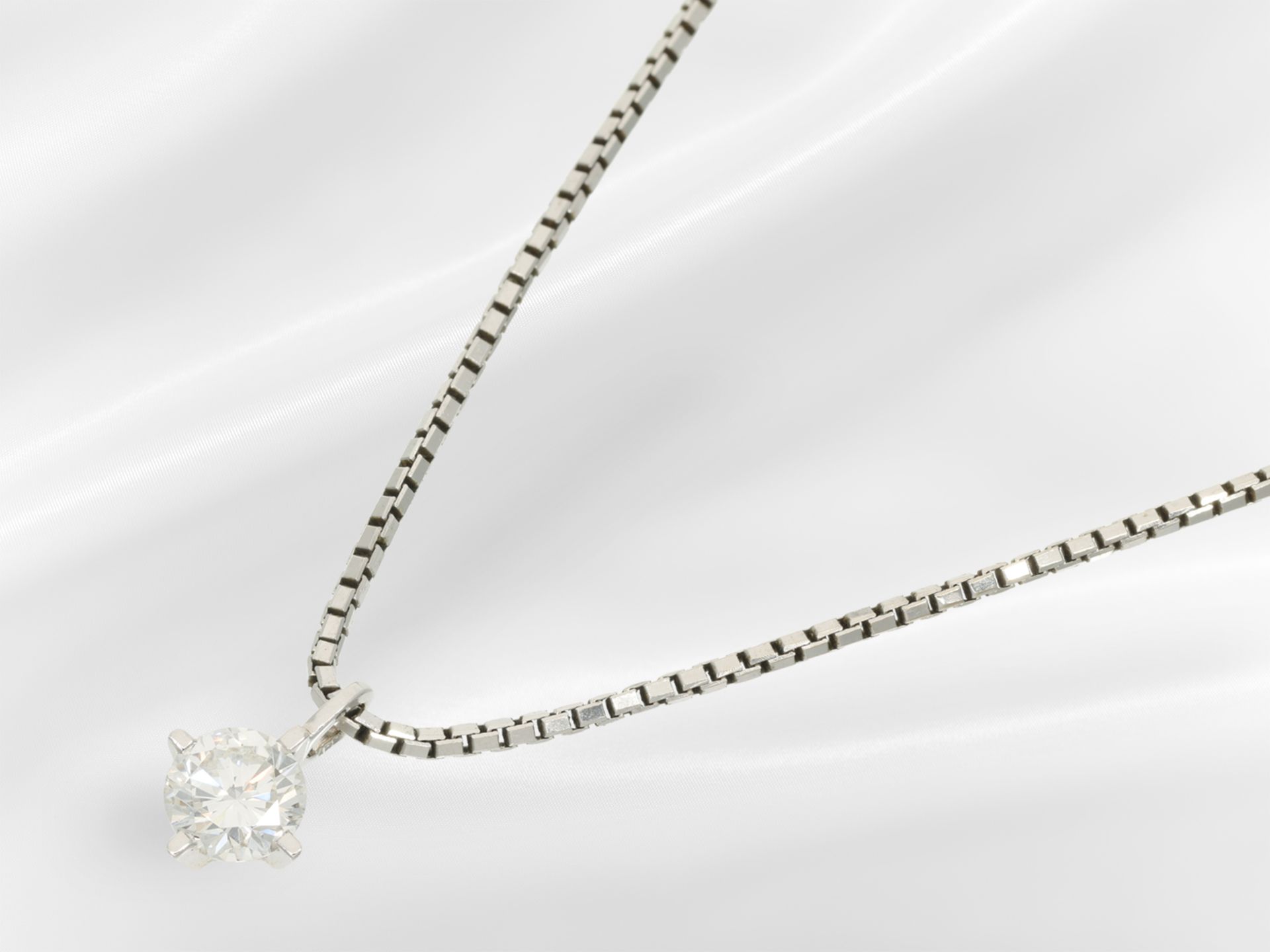 Chain/necklace: filigree Venetian chain with solitaire pendant, brilliant-cut diamond in top quality