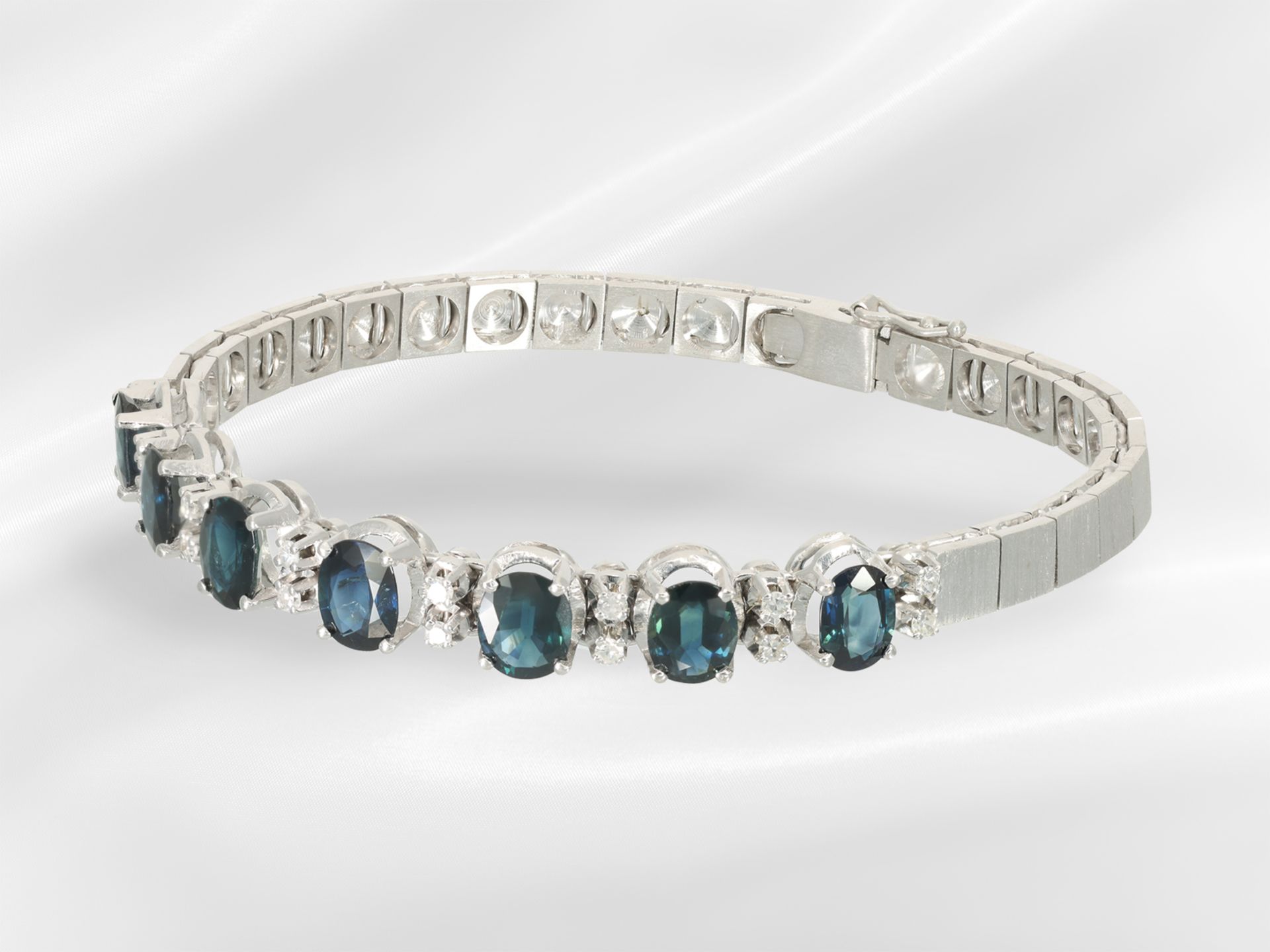 Bracelet: decorative vintage sapphire/diamond bracelet, 18K white gold - Image 3 of 5