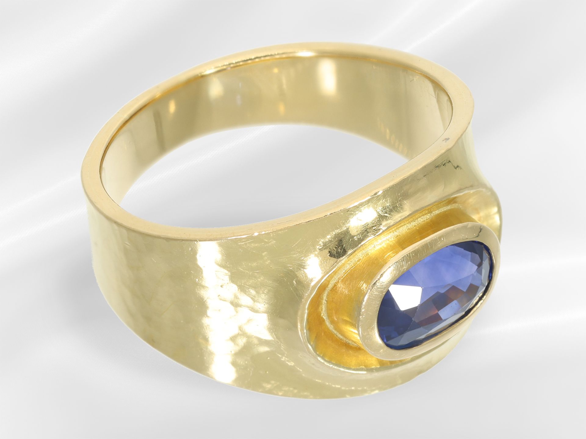 Ring: sehr schöner hochwertiger Saphirring, ca. 2ct - Bild 2 aus 4