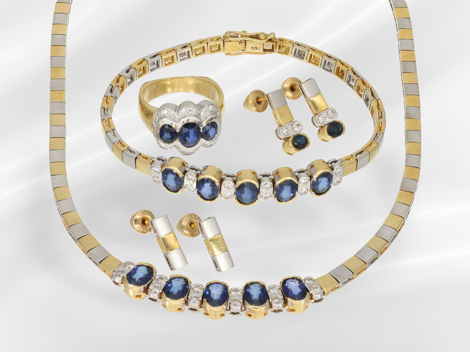 Necklace/bracelet/ring/earrings: extremely luxurious jewellery set with sapphires and brilliant-cut 