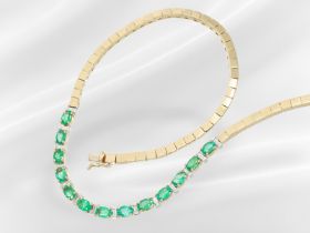 Kette/Collier: goldenes, hochwertiges Mittelteil-Goldschmiedecollier mit Smaragd und Diamantbesatz