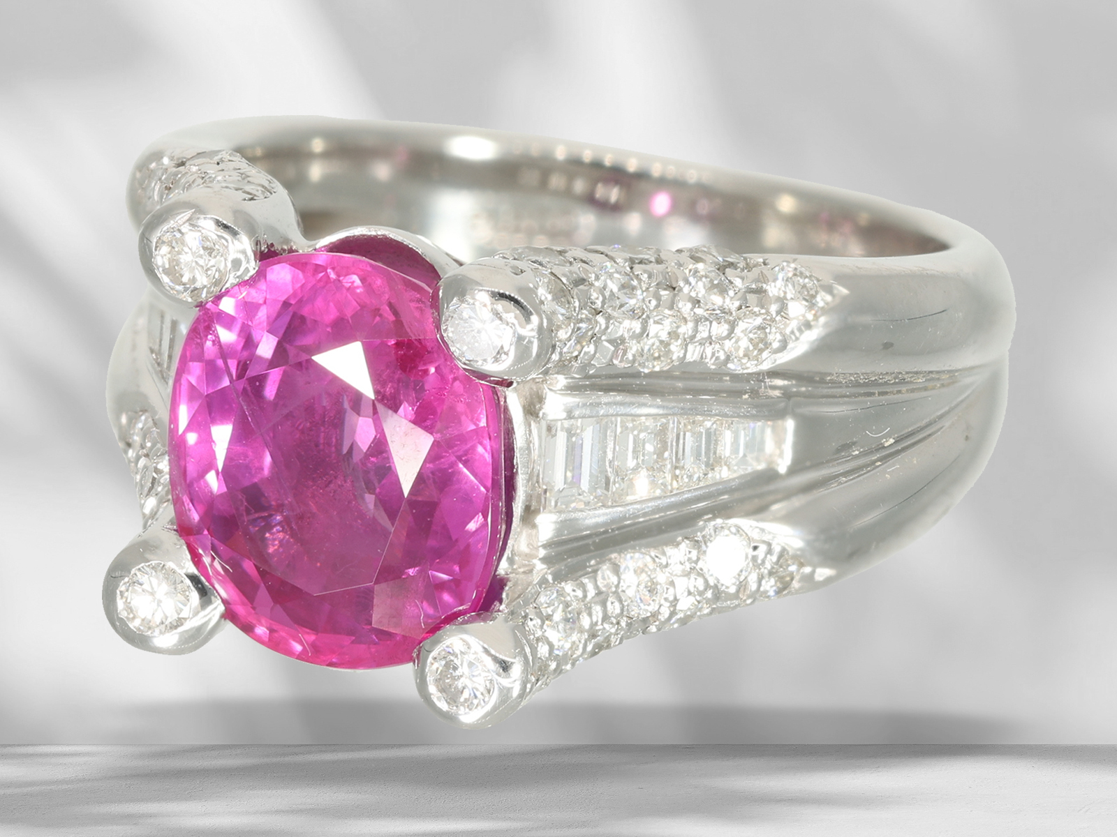 Ring: extremely valuable ruby/diamond ring, platinum, certified ruby of 4.77ct, GIA - Image 3 of 7