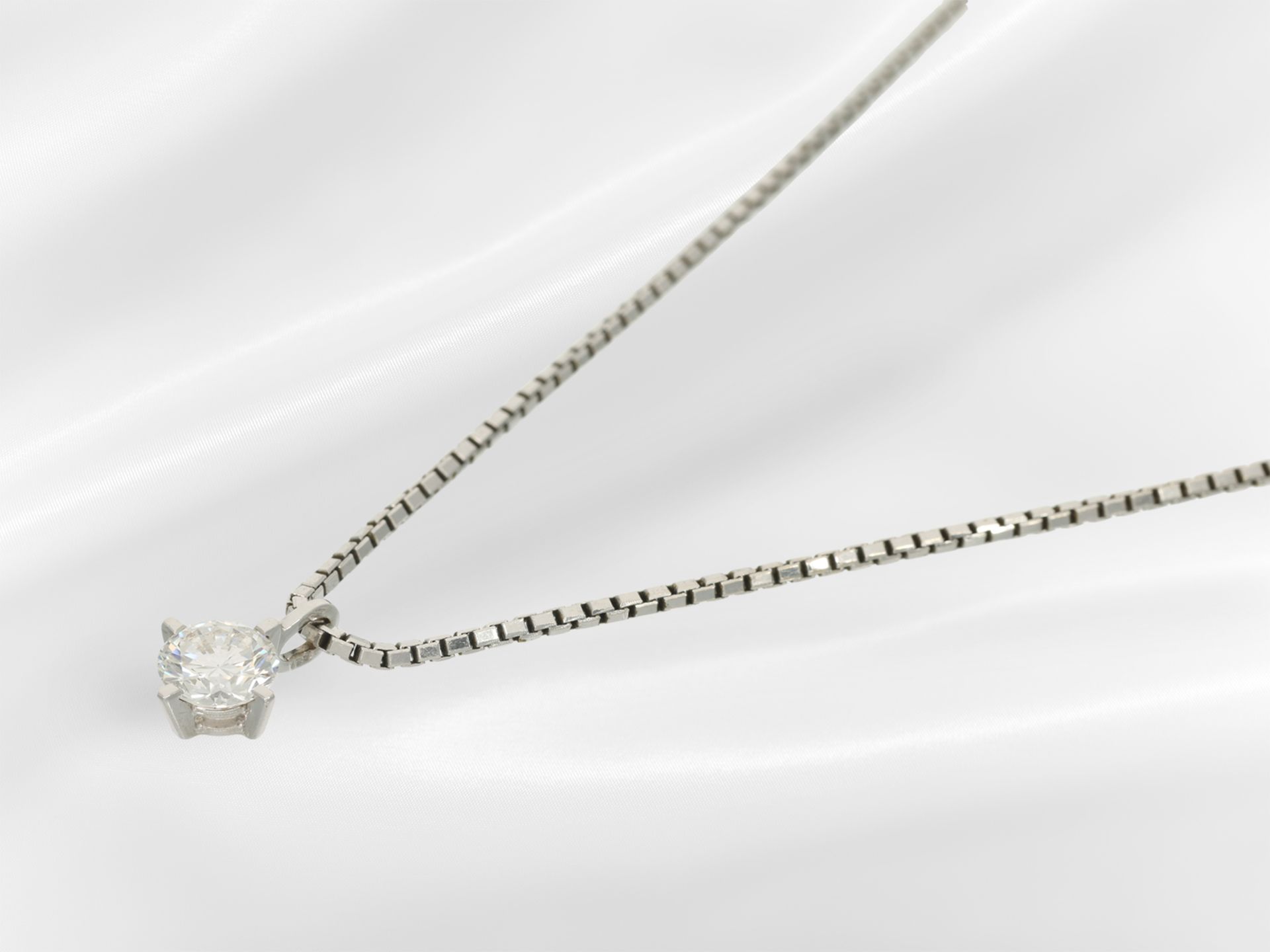 Chain/necklace: filigree Venetian chain with solitaire pendant, brilliant-cut diamond in top quality - Image 2 of 2