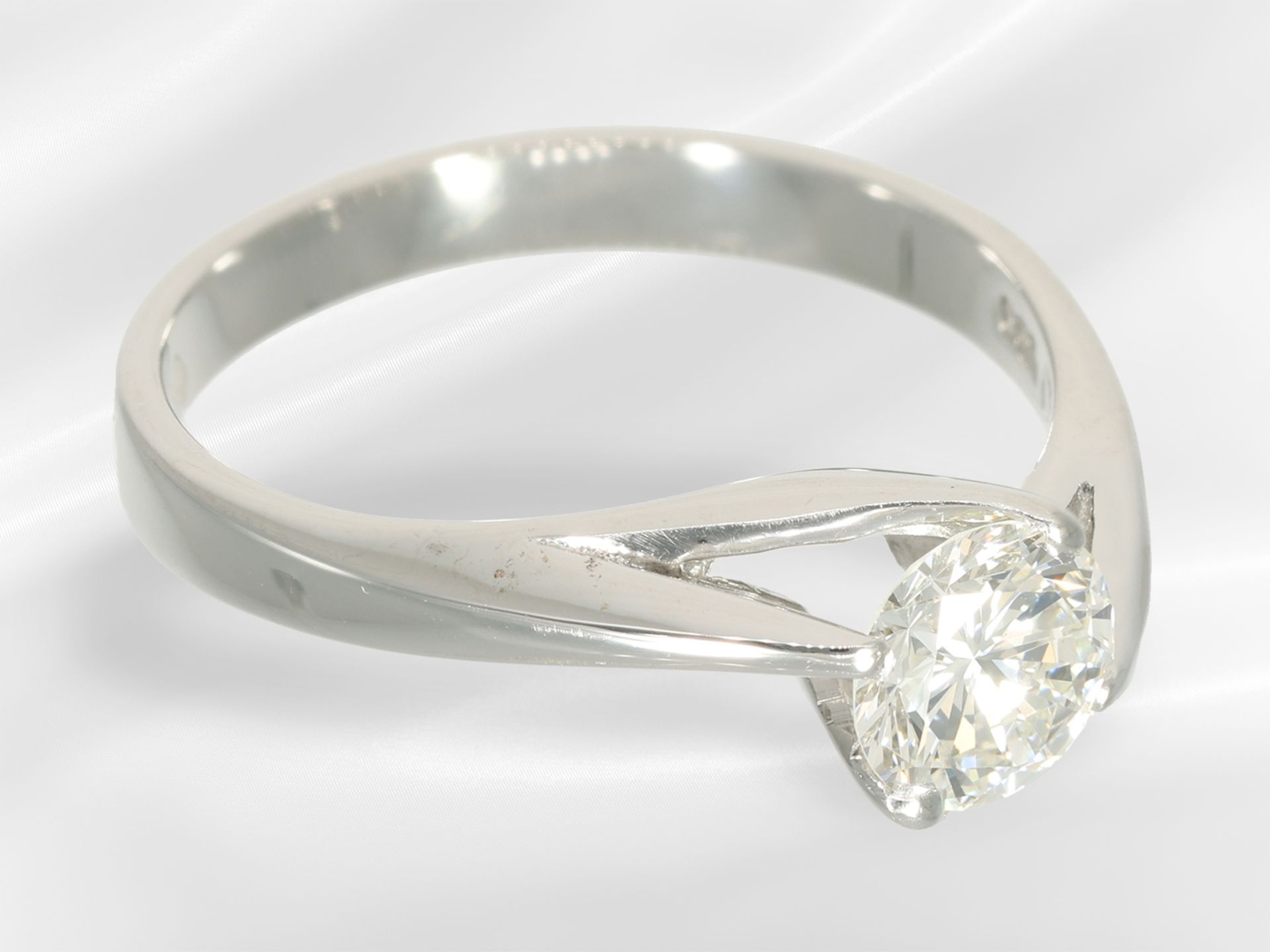 Ring: high-quality solitaire ring from Wempe, brilliant-cut diamond in top quality, flawless, 0.75ct - Image 4 of 4