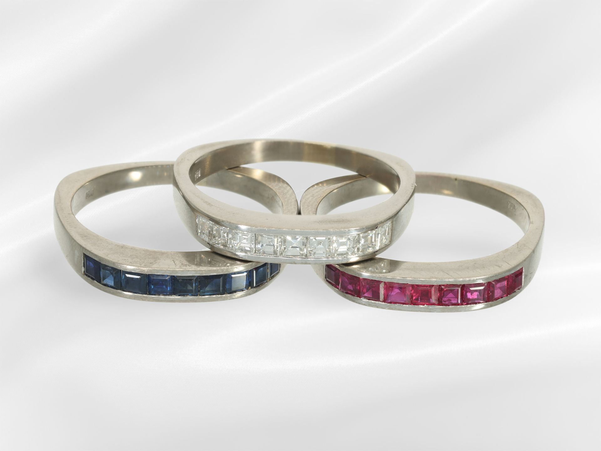 Ring: 3-fold ring set with rubies, sapphires and diamonds, approx. 1.8ct - Image 3 of 8