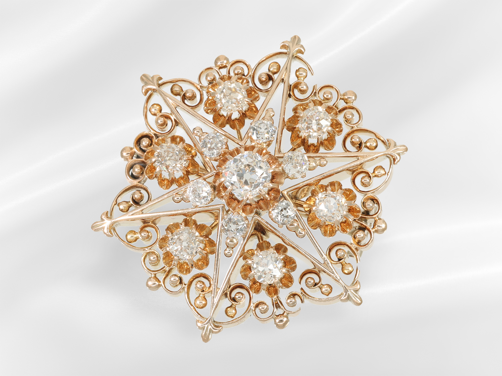 Brooch/pin: valuable old and handcrafted brooch with beautiful diamond setting, 14K gold