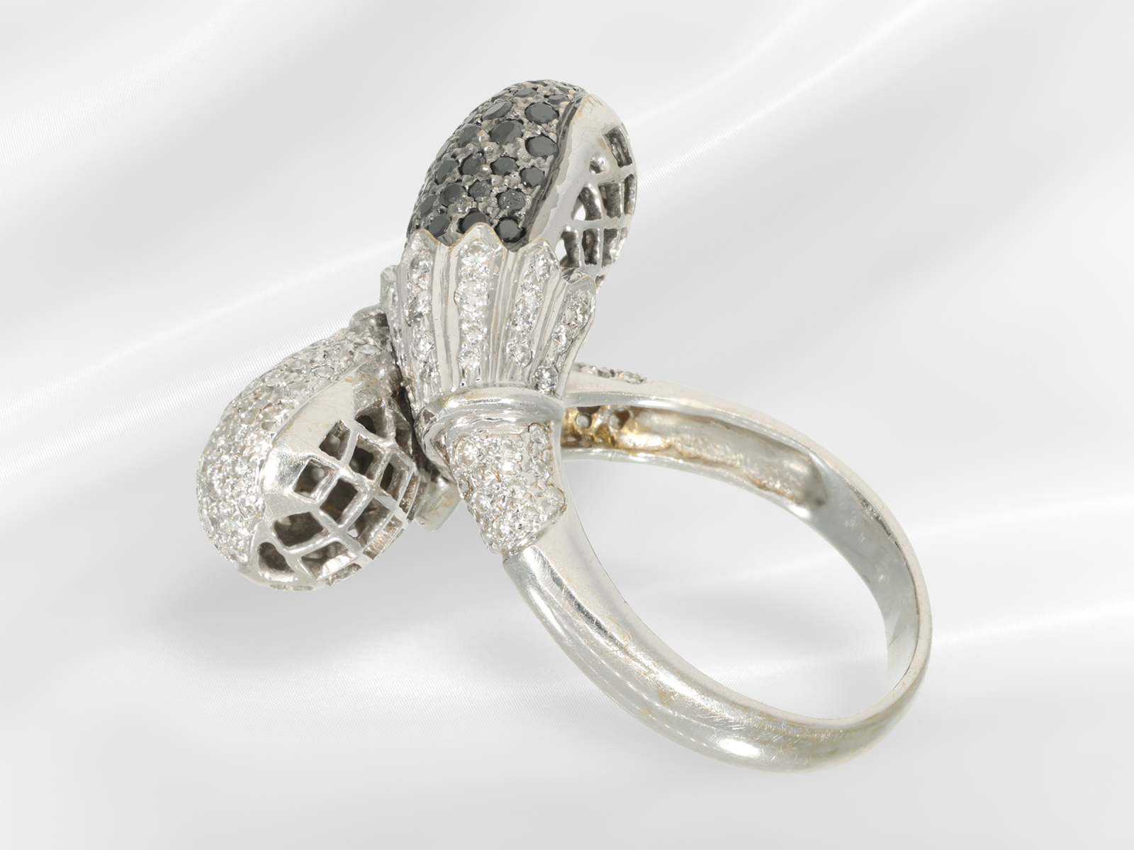 Ring: very decorative and modern goldsmith work with black and white brilliant-cut diamonds, 18K whi - Image 8 of 8