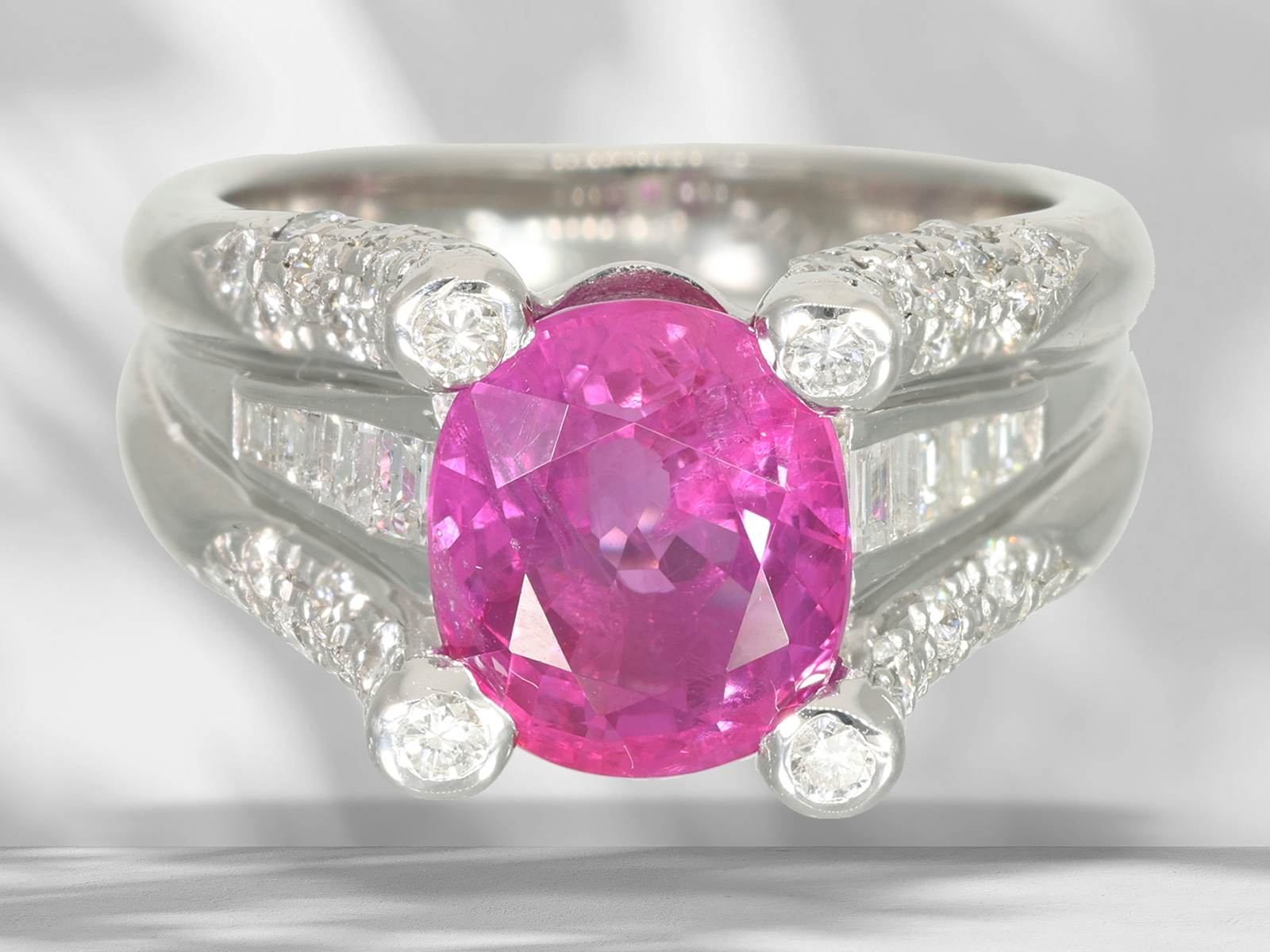Ring: extremely valuable ruby/diamond ring, platinum, certified ruby of 4.77ct, GIA - Image 2 of 7