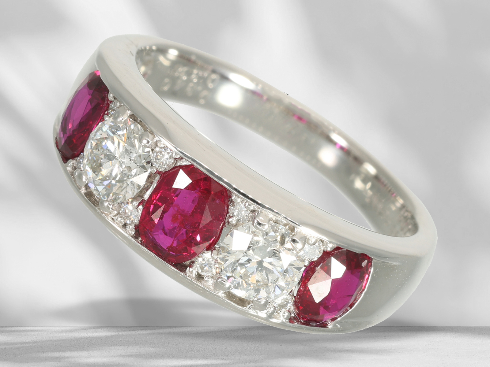 Ring: precious platinum ring with rubies and brilliant-cut diamonds