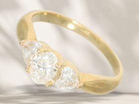 Ring: Ausgefallener Goldschmiedering mit Marquise-Diamant und 2 Herzdiamanten, Marquise 0,45ct