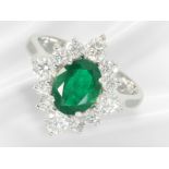 Ring: white gold, like new and decorative emerald/brilliant-cut diamond flower ring, approx. 2.32ct