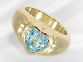 Ring: solide gefertigter Goldschmiedering mit Topas in Herzform, Handarbeit aus 18K Gold