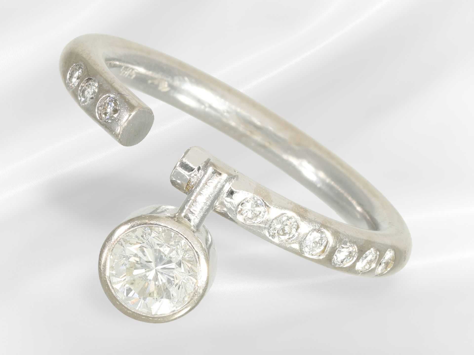 Ring: modern designer ring set with brilliant-cut diamonds