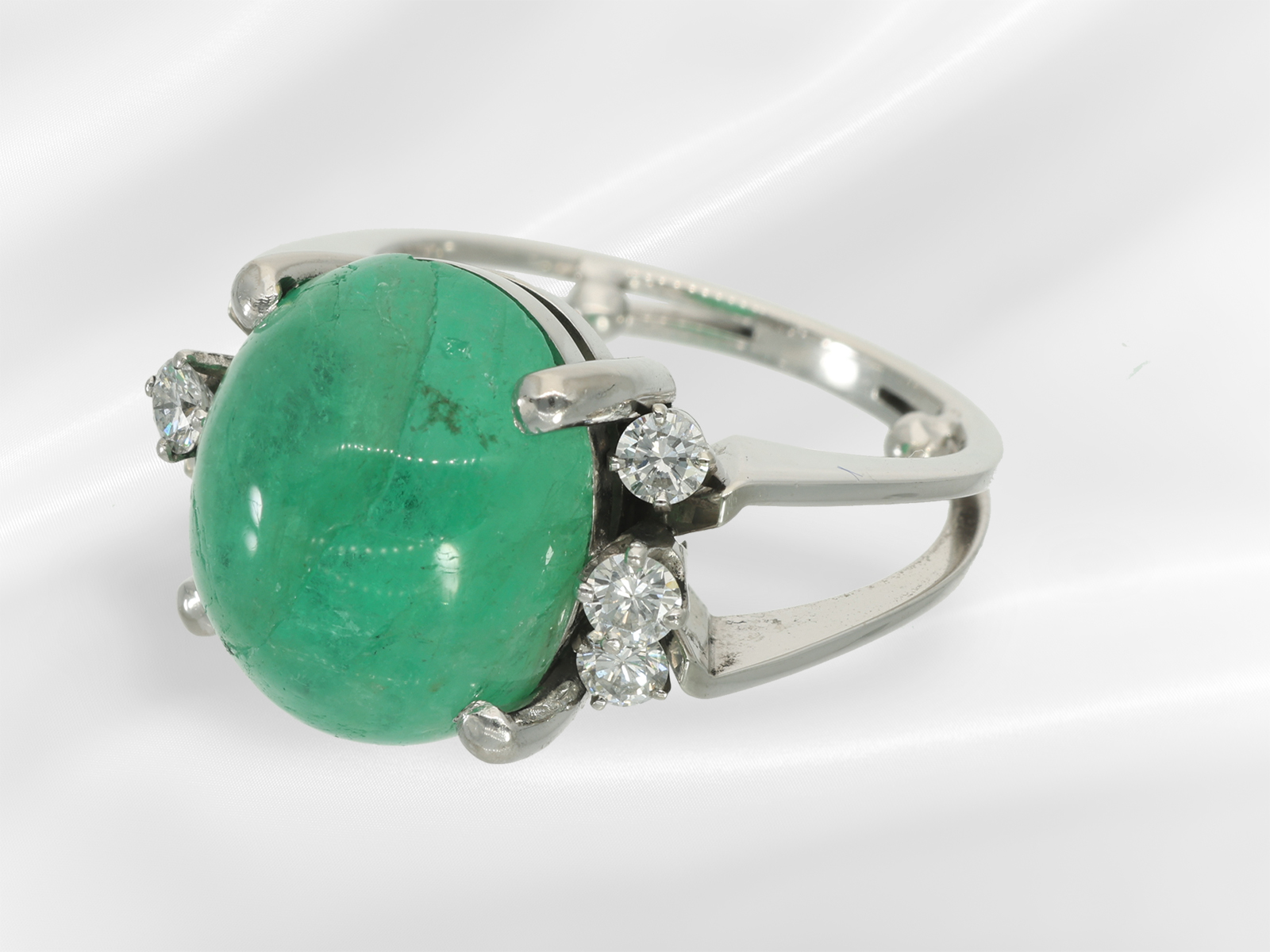 Ring: vintage emerald/brilliant-cut diamond ring by Gübelin with certificate, emerald 8.05ct - Image 3 of 4