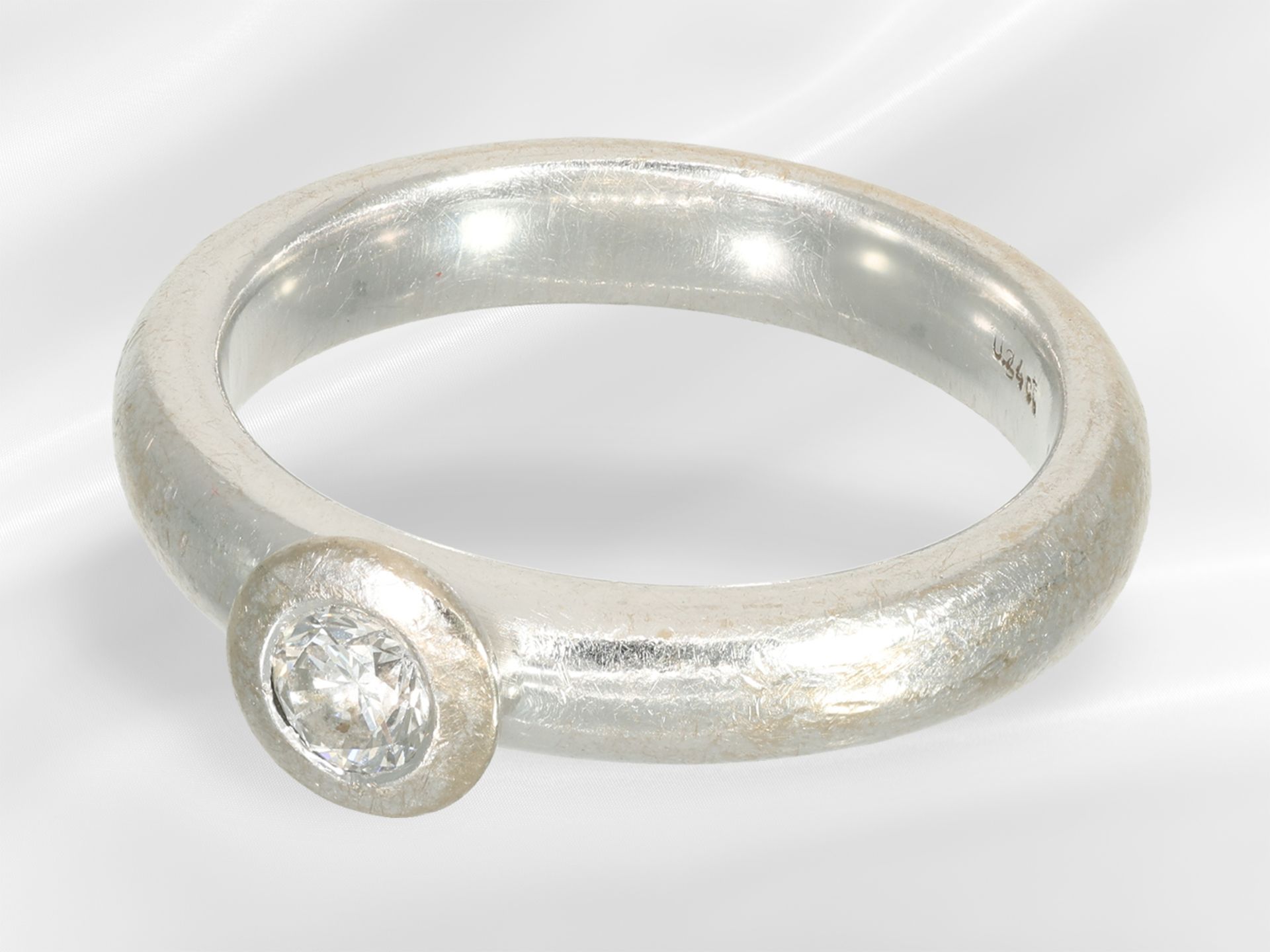 Ring: modern and solid brilliant-cut diamond ring from Quinn, 0.24ct - Image 3 of 4