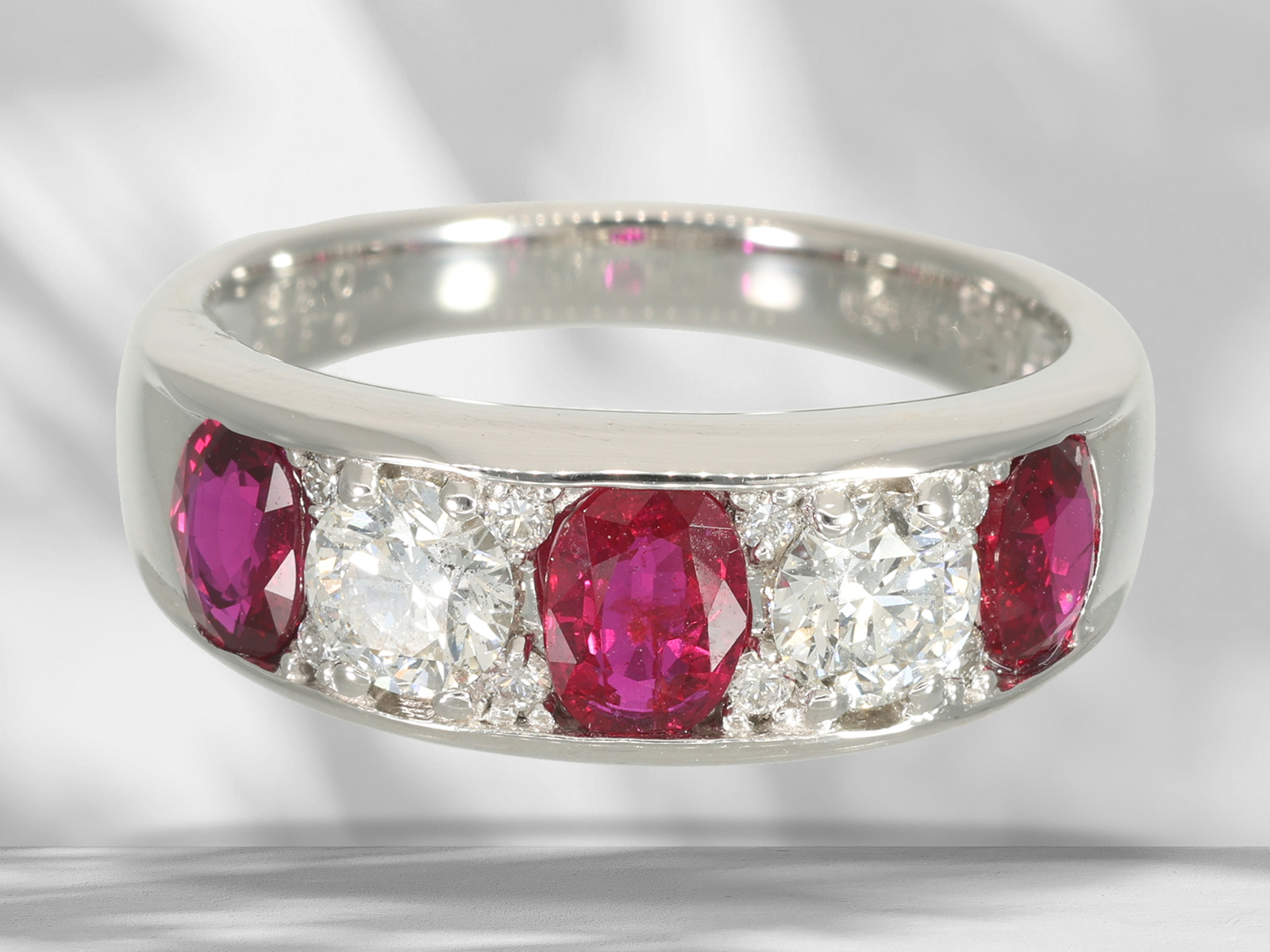 Ring: precious platinum ring with rubies and brilliant-cut diamonds - Image 2 of 4