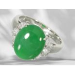 Ring: neuwertiger Platinring mit seltener Imperial-Jade in Spitzenqualität, 4,2ct