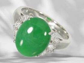 Ring: neuwertiger Platinring mit seltener Imperial-Jade in Spitzenqualität, 4,2ct