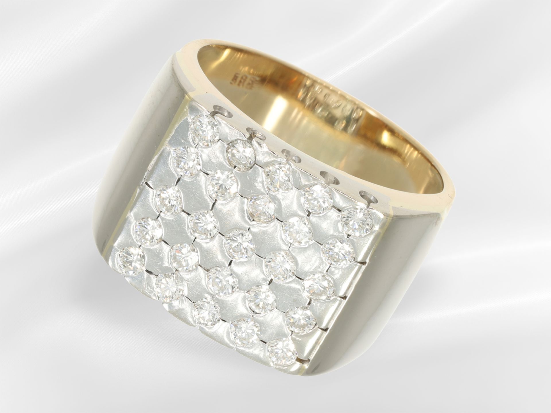 Ring: wide bicolour brilliant-cut diamond men's ring, approx. 0.75ct