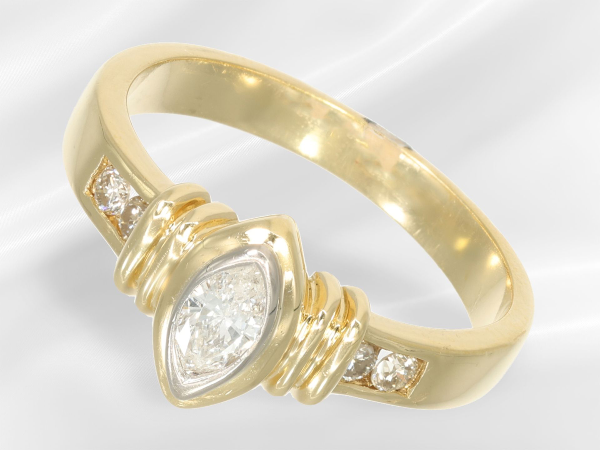 Ring: vintage Diamant/Brillant-Goldschmiedering, Navette-Diamant von ca. 0,2ct