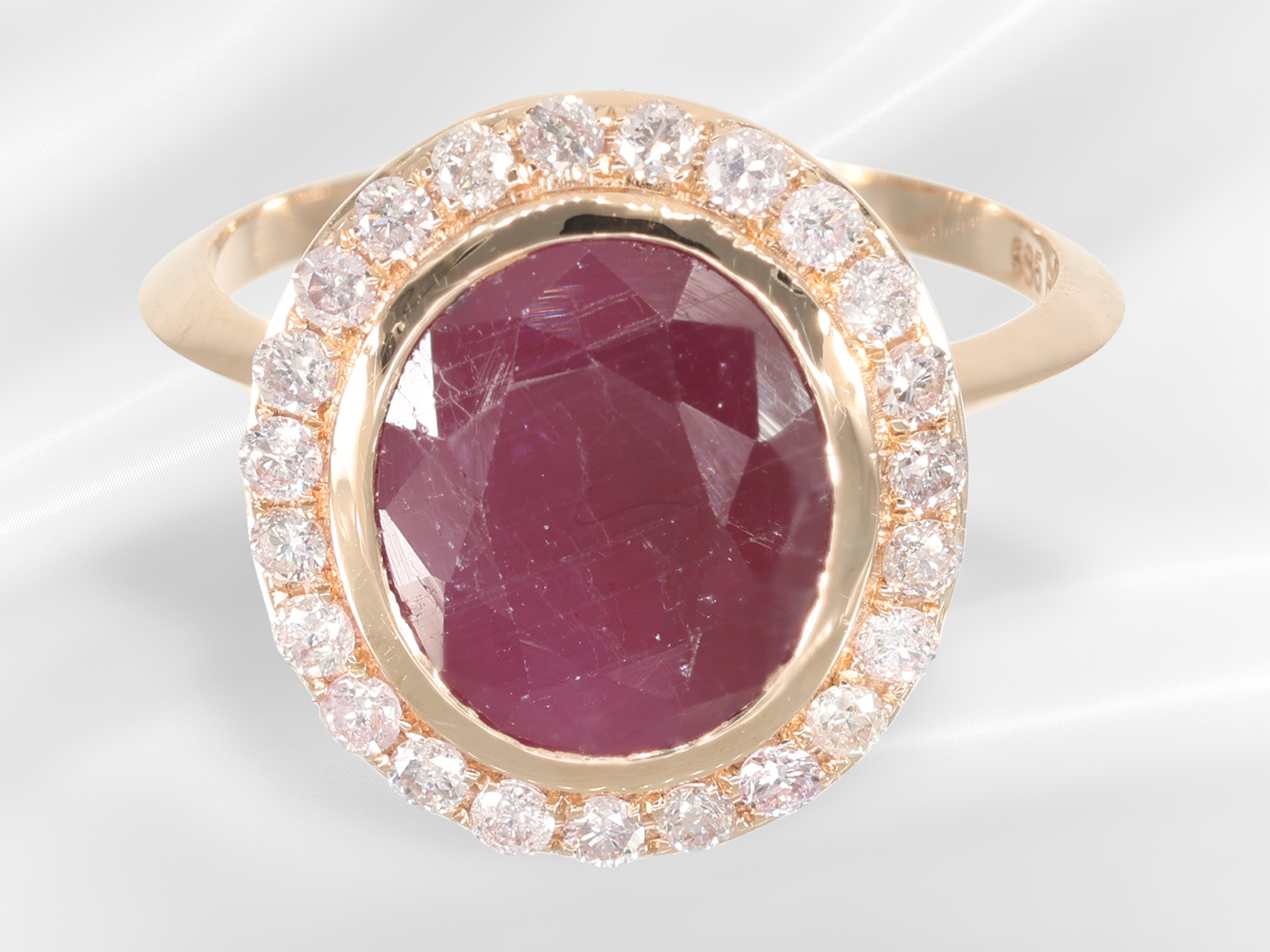 Ring: very fine gold ring with precious ruby of 4.61ct, IGI Expertise 2024 - Image 2 of 6