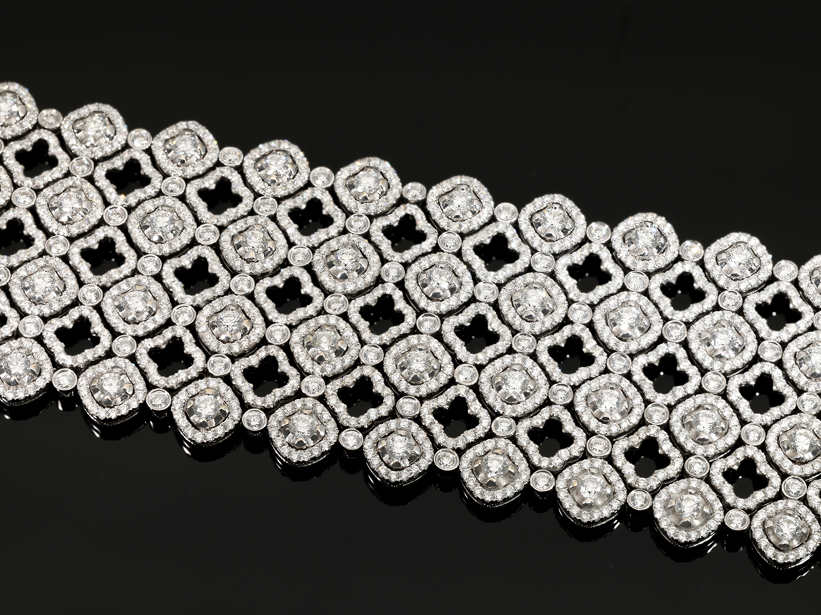 Unique, high-carat brilliant-cut diamond bracelet in 18K white gold, expensive craftsmanship, approx