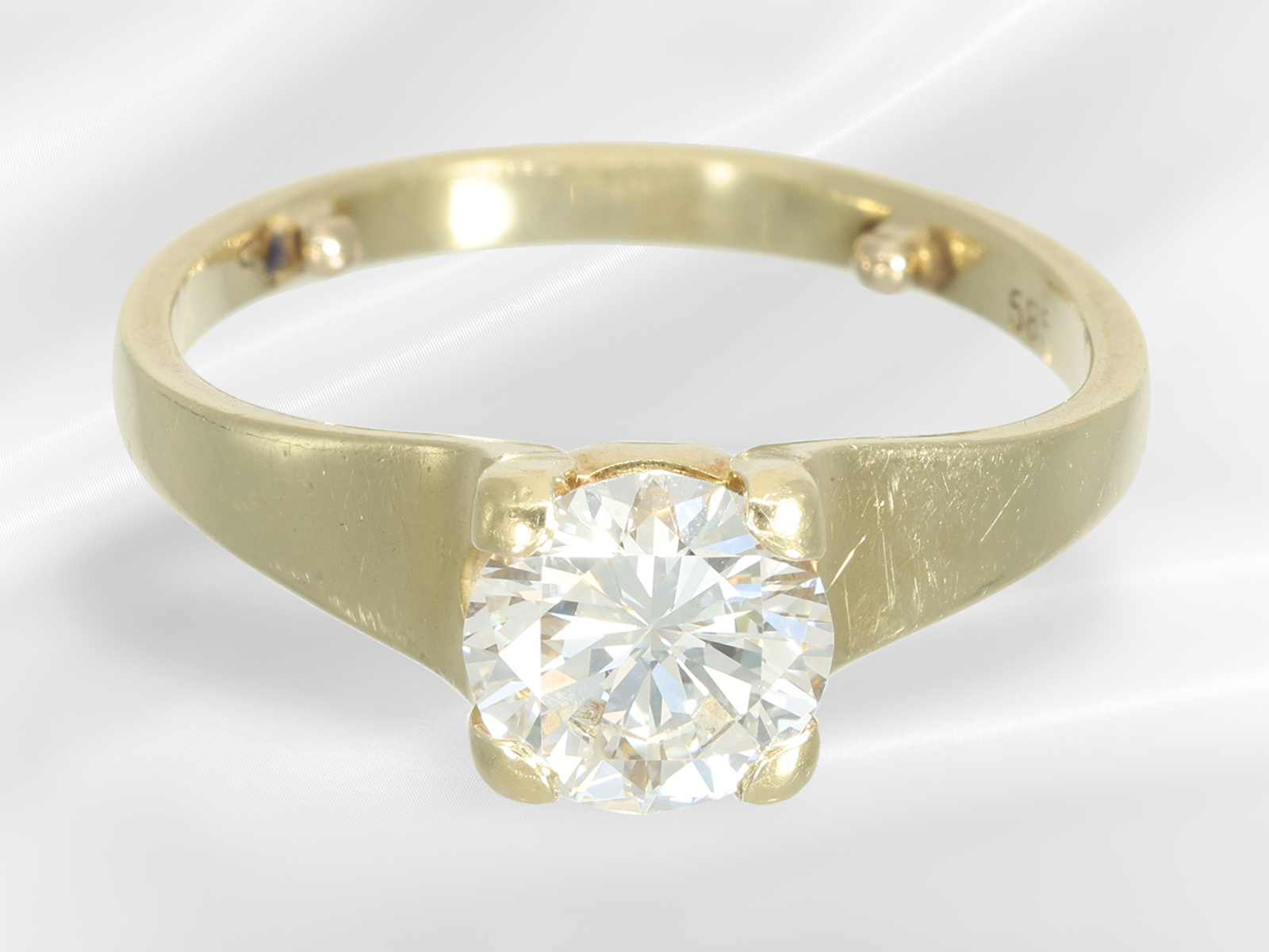 Ring: 14K solitaire ring with a brilliant-cut diamond in top quality, approx. 1,076ct, flawless / To - Image 4 of 6