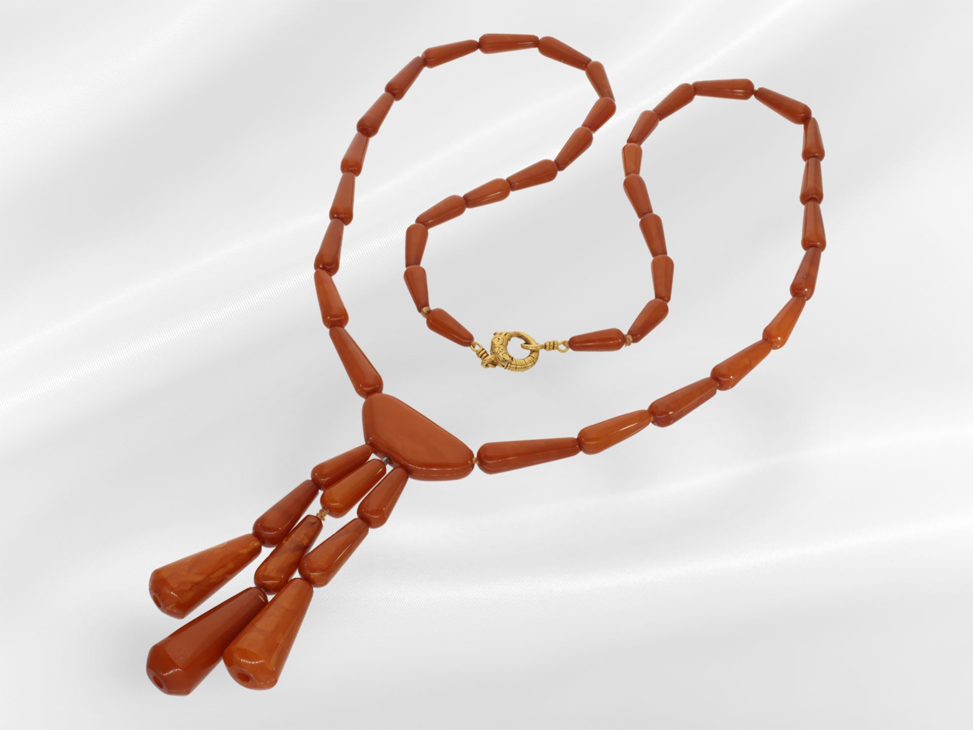 Necklace: extremely rare Art Deco amber necklace with brown butterscotch amber, ca. 1920 - Image 2 of 3