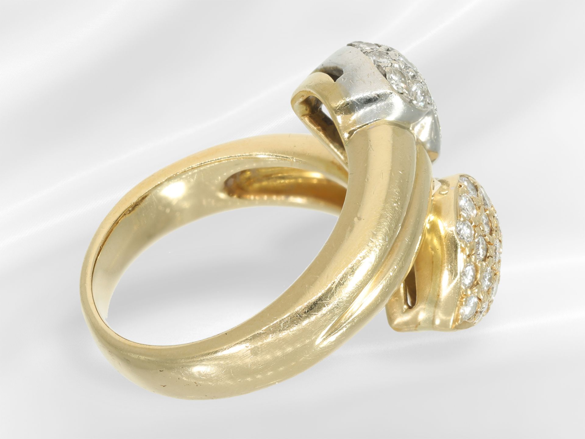 Ring: Ausgefallener vintage Brillant-Goldschmiedering im Overcross-Design, 2 Herzen - Bild 4 aus 4