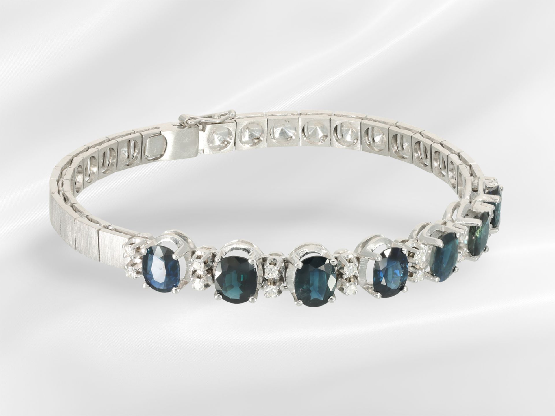 Bracelet: decorative vintage sapphire/diamond bracelet, 18K white gold - Image 2 of 5